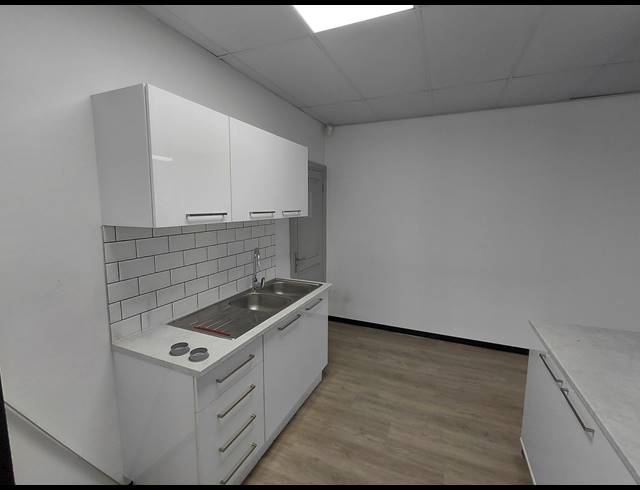 270M² OFFICE TO LET IN VORNA VALLEY